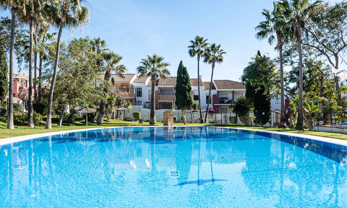 Los Gallos-Cerromolino Apartment | 1st floor apartment with terrace in residential with swimming pools and parking.
