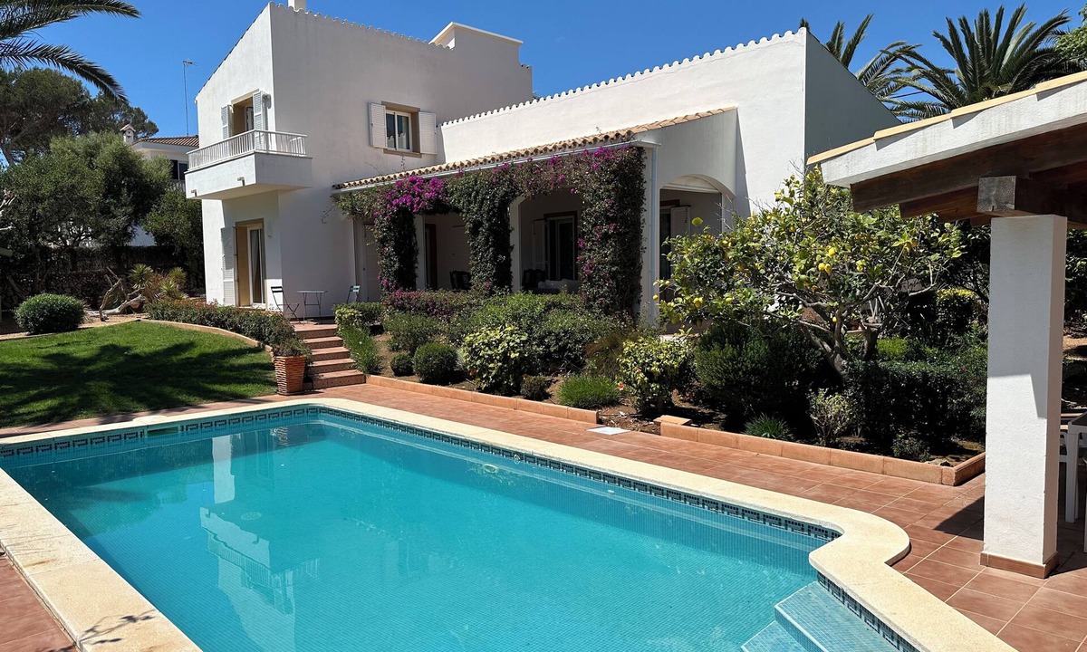Punta Prima Villa | 3-Minute Walk to Beach, Stylish 3-Bedroom Villa with Pool, Large Peaceful Garden