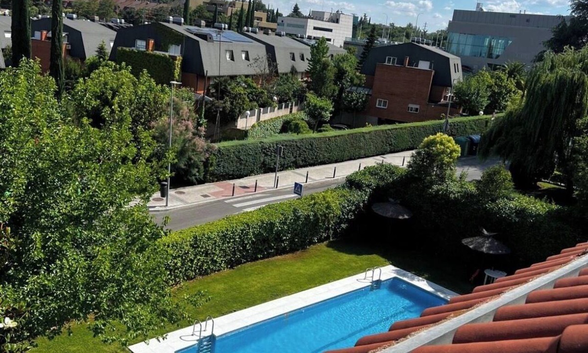 Las Rozas de Madrid Apartment | 60-square-meter loft-style apartment with a separate kitchen and bathroom, swimming pool, parking, and garden.