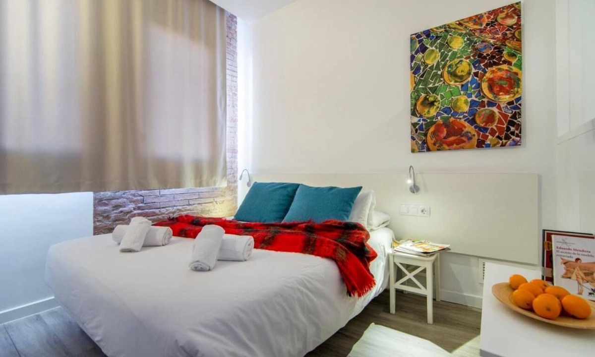 La Sagrada Familia Apartment | Acomodis Apartments - Nice 12-Bedr Group Flat near Sagrada Familia 24ppl