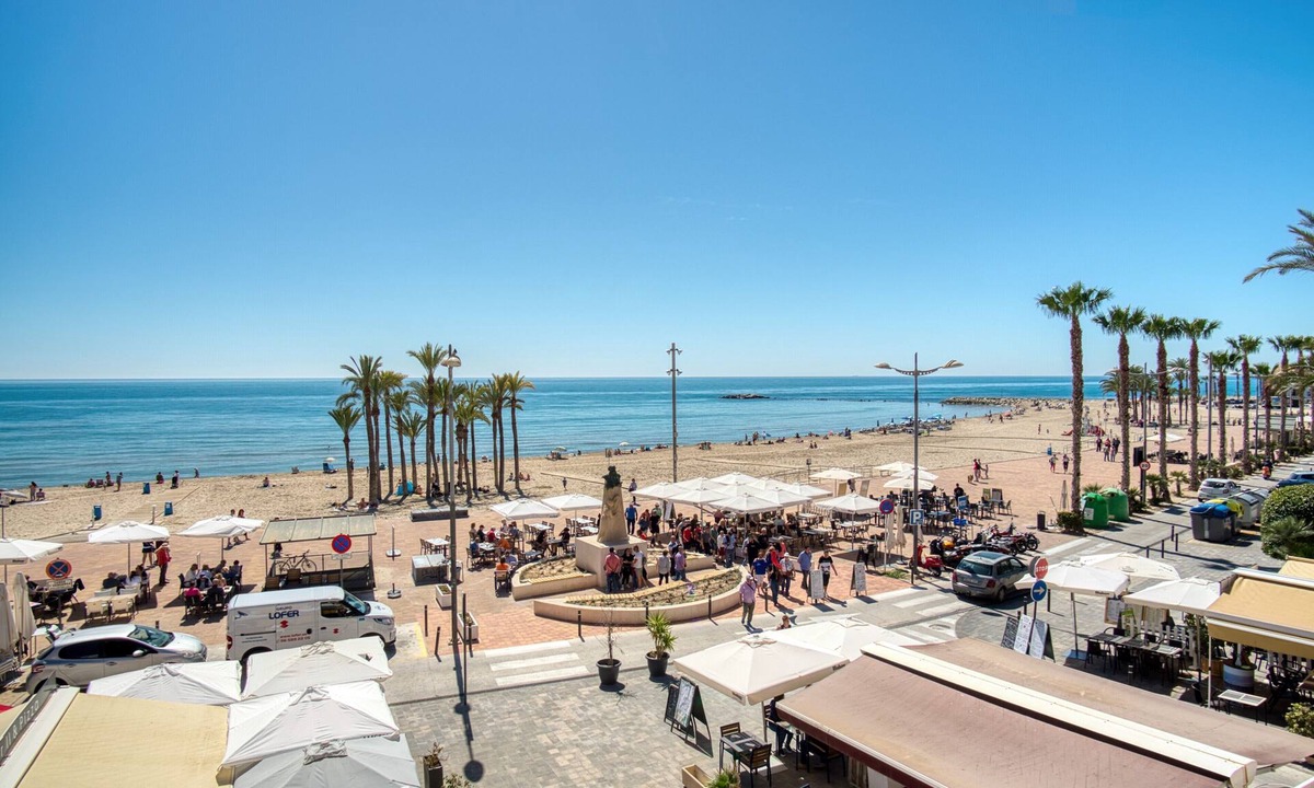 Old Town Apartment | Apartamento 'Casa amarilla del mar piso 2' con vistas al mar, Wi-Fi y aire acondicionado