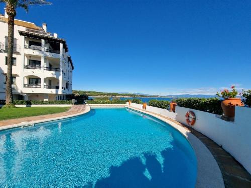 Pedrinya Apartment | Apartamento moderno de 3 habitaciones a 50m de la playa con piscina - HISP-236-30