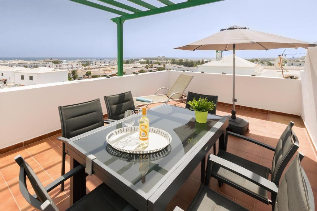 Costa Teguise Apartment | Apartamento OM con piscina y vistas al mar