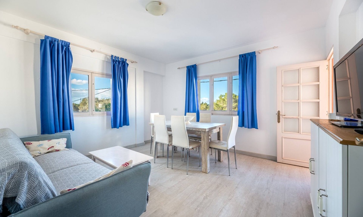 Es Pujols Apartment | Apartment 'Apartamento Los Hermanos' with Wi-Fi and Air Conditioning