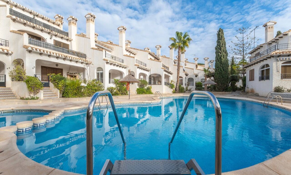 La Zenia Apartment | Apartment 'Casa Reina Arriba Fewo Cabo Roig' with Shared Pool, Wi-Fi and Air Conditioning