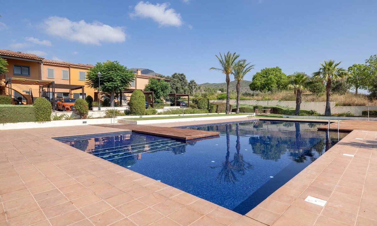 Bonmont Terres Noves Apartment | Apartment 'En Bonmont Terres Noves' with Pool and Air Conditioning