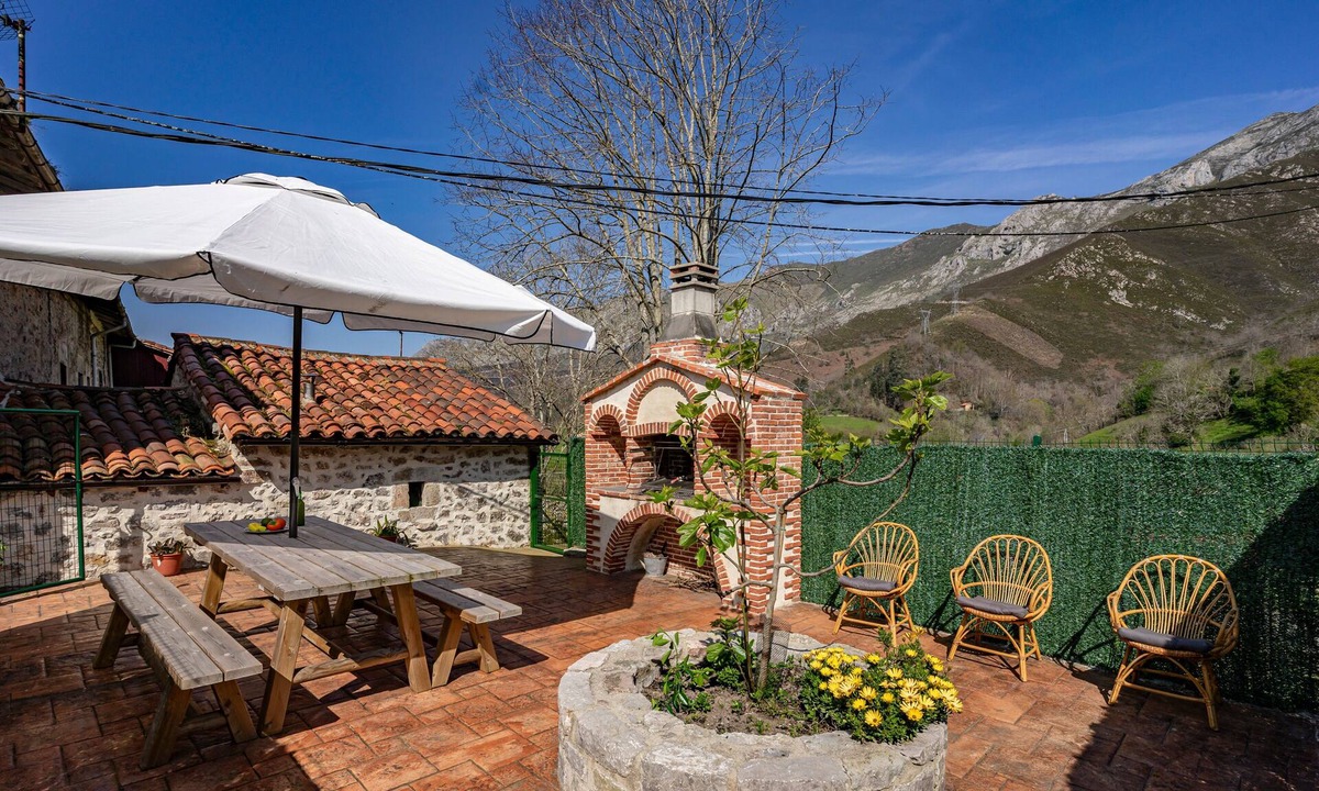 Penamellera Alta House | Apartment 'La Breval' with Mountain View, Private Terrace and Private Garden