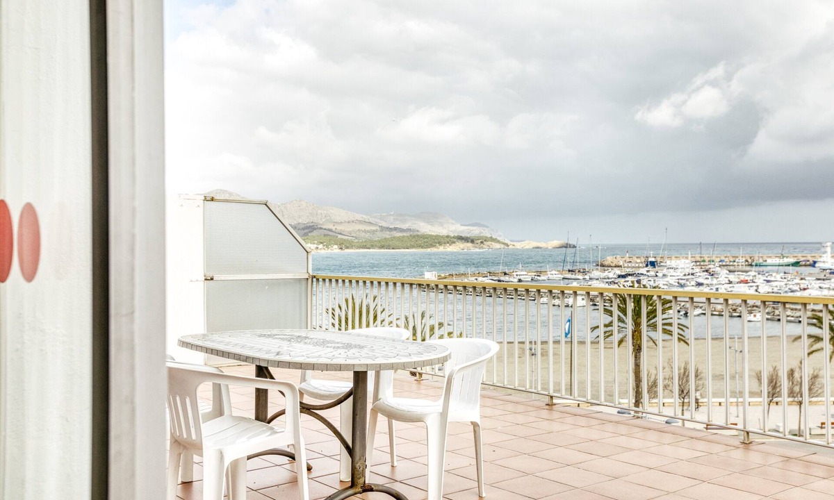Llanca Apartment | 'Apartment Mediterranean View 3-4' close to the Beach with Terrace & Wi-Fi