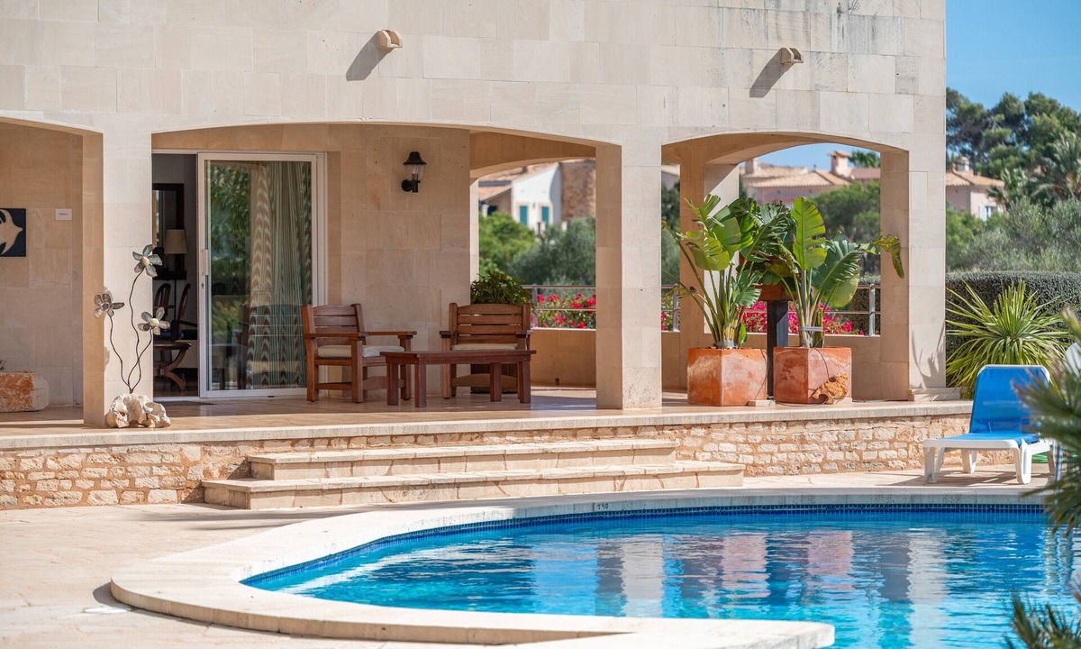 Cala Santany Apartment | Apartment 'Residencial Planta Baja Vista Mar' with Sea View, Shared Pool and Wi-Fi