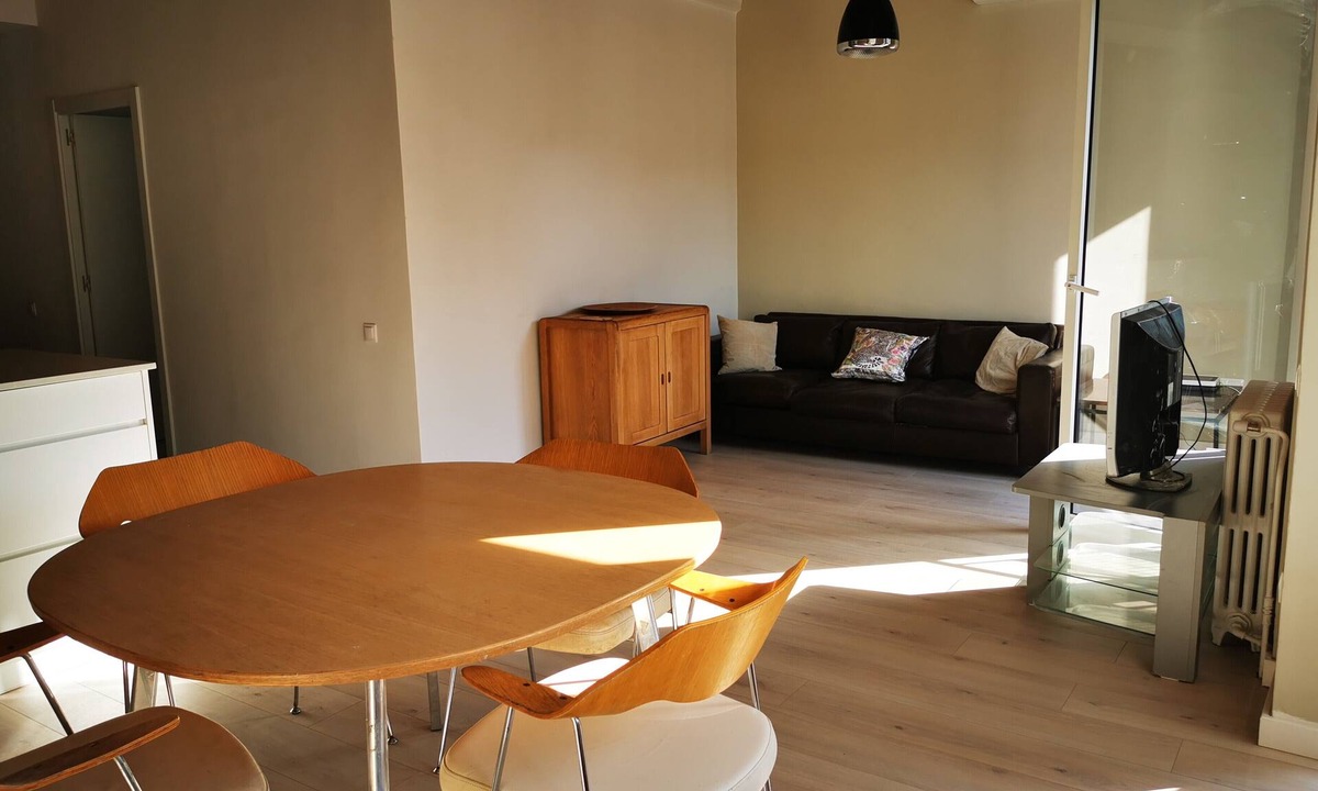 L'Antiga Esquerra de l'Eixample Apartment | Apartment 'Super Centríco Piso En Barcelona' with Wi-Fi and Air Conditioning