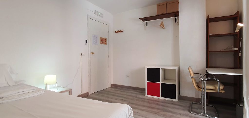 Ensanche Diputacion Bed & Breakfast | BnB City and Beach Holidays