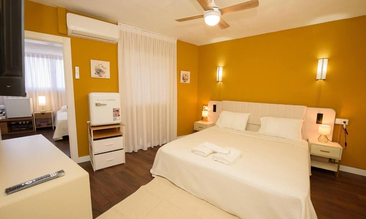 Dos Hermanas Apartment | Boutique House with Terrace, Perfect for Families & Groups, Sleeps 11, Dos Hermanas