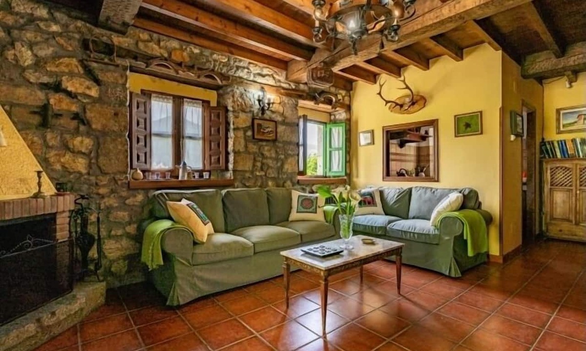 Ribadesella House | Casa Begoña - country house with mountain views near Ribadesella