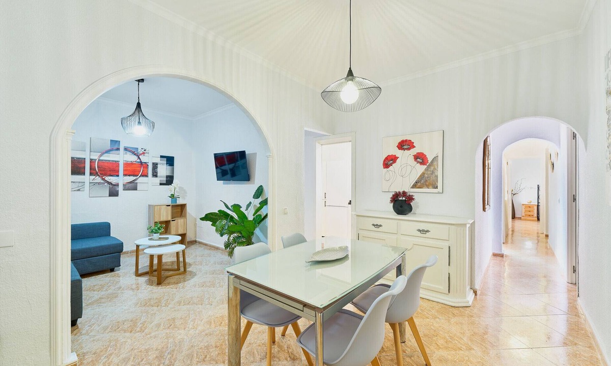 Carretera de Cadiz House | Casa Butterfly cerca de la playa by Lovely Home
