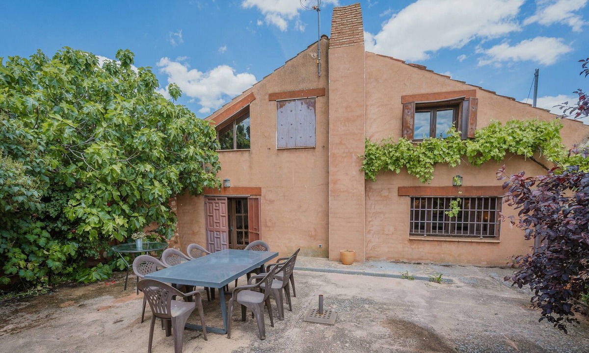 Ayllon House | Casa La Romana – Mountain Retreat with Private Terrace and Garden Views