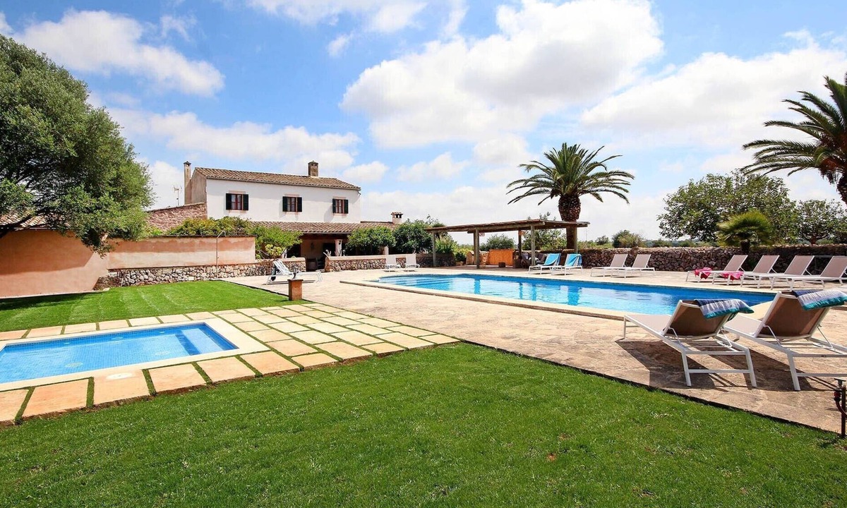 Campos Villa | Casa Son Rossinyol Nou – Finca con piscina privada y espacio para 18 huéspedes