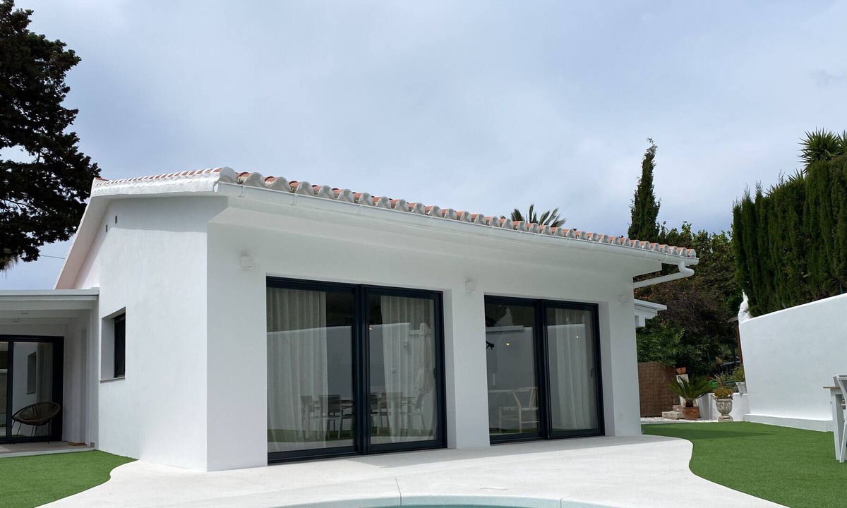 Urbanizacion Costabella House | Casa Sophia - Beachside home in Costabella
