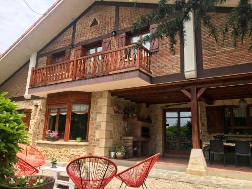 Murgia House | Caserio Arrigorri Casa Rural familiar con Jardín y Vistas al Gorbea, Álava