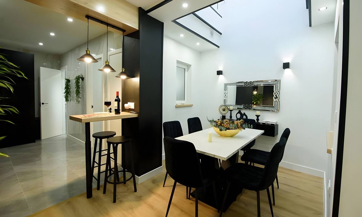 Dos Hermanas Apartment | Charming Sevilla Boutique: 2 Bedrooms, Sleeps 7, Parking Included