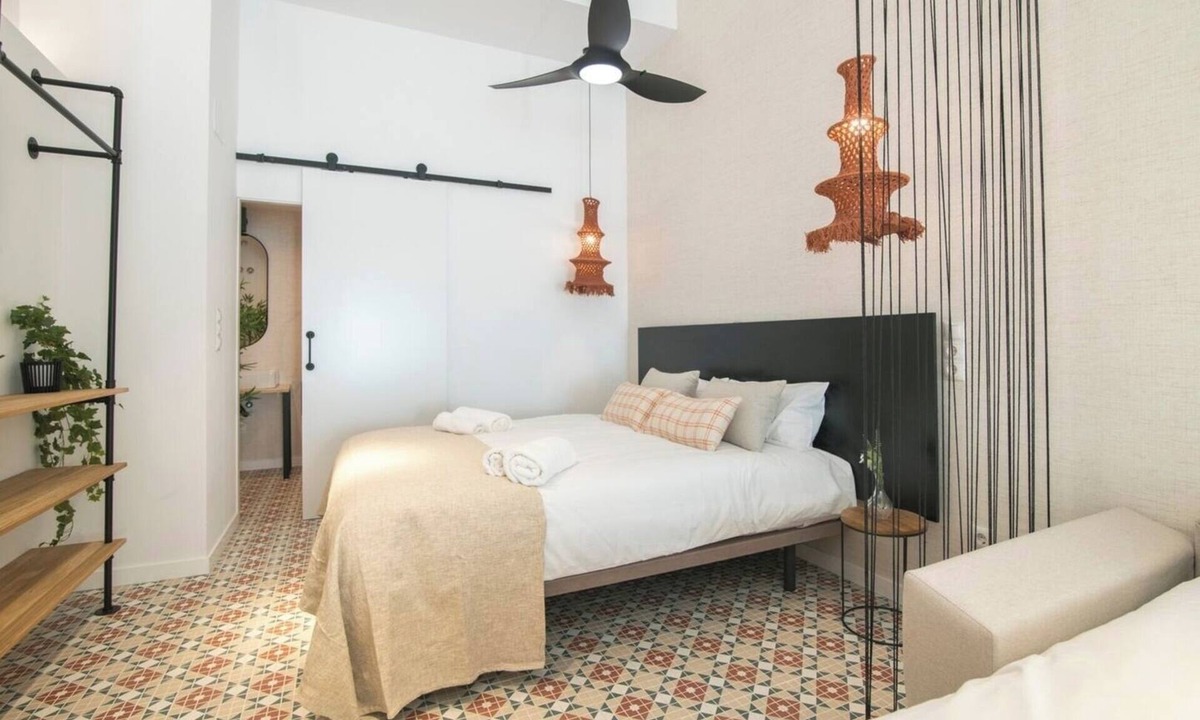 Nou Moles Apartment | Comfortable Studio in Valencia left