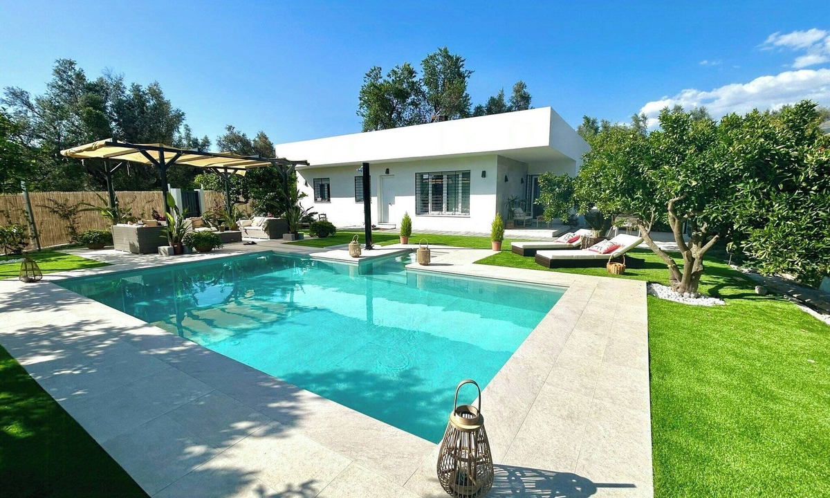 Melegis House | Contemporary villa at the foot of Sierra Nevada