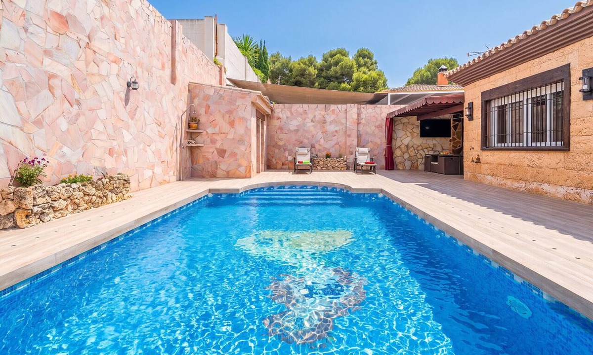 Pizarra House | Cubo's Buddha Harmony House/Private pool/Air conditioning/BBQ/Free Wi-Fi