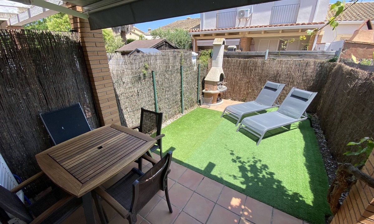 Mas Pinell Ski Chalet | Daró 3DB 115 - A/C, pool and 300m from the beach