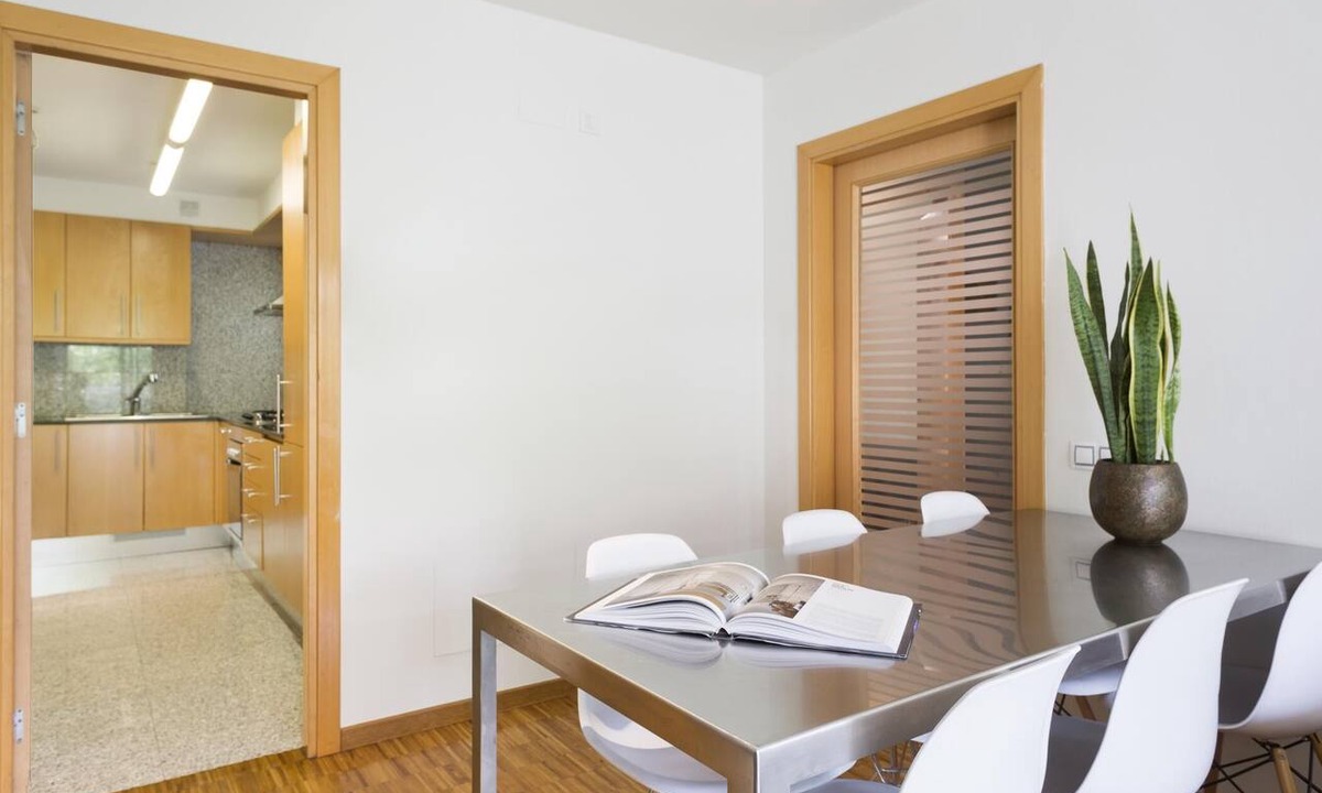 Sant Gervasi Apartment | Executive Apartment for 6 Near Barcelona's center