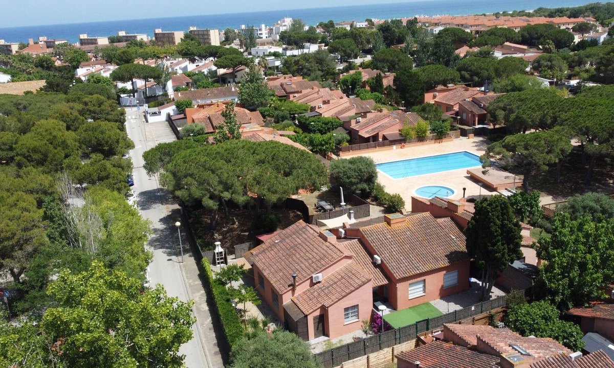 Mas Pinell Ski Chalet | Gregal 1113 - Close to the beach, A/C and with pool