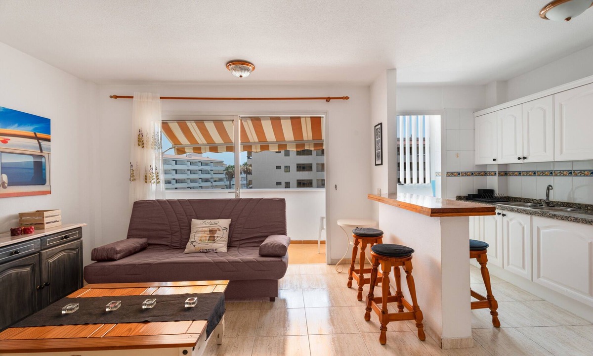 Los Cristianos Apartment | Holiday Apartment 'Central Los Cristianos' with Mountain View, Pool and Wi-Fi