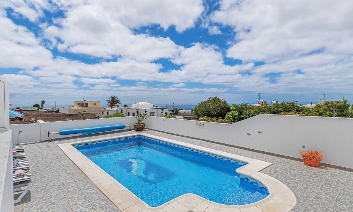 La Asomada House | Holiday Home 'Casita Canaria' with Sea View, Private Pool and Wi-Fi
