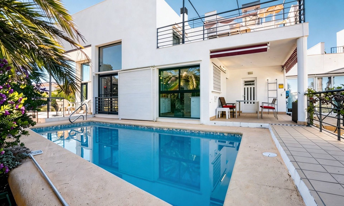 Moraira Villa | Holiday Home 'Palmeras' with Sea Views, Wi-Fi and Air Conditioning