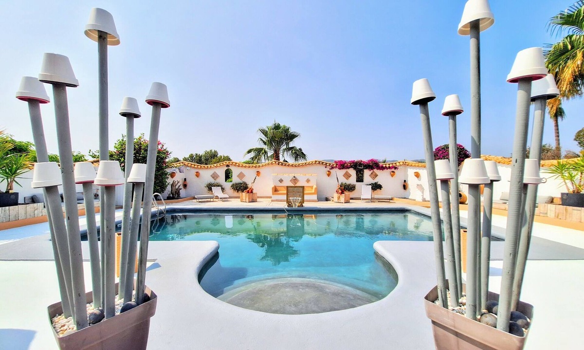 Ermita House | Holiday Home 'Villa Nigella - Montgó Area' with Shared Pool, Wi-Fi & Air Conditioning