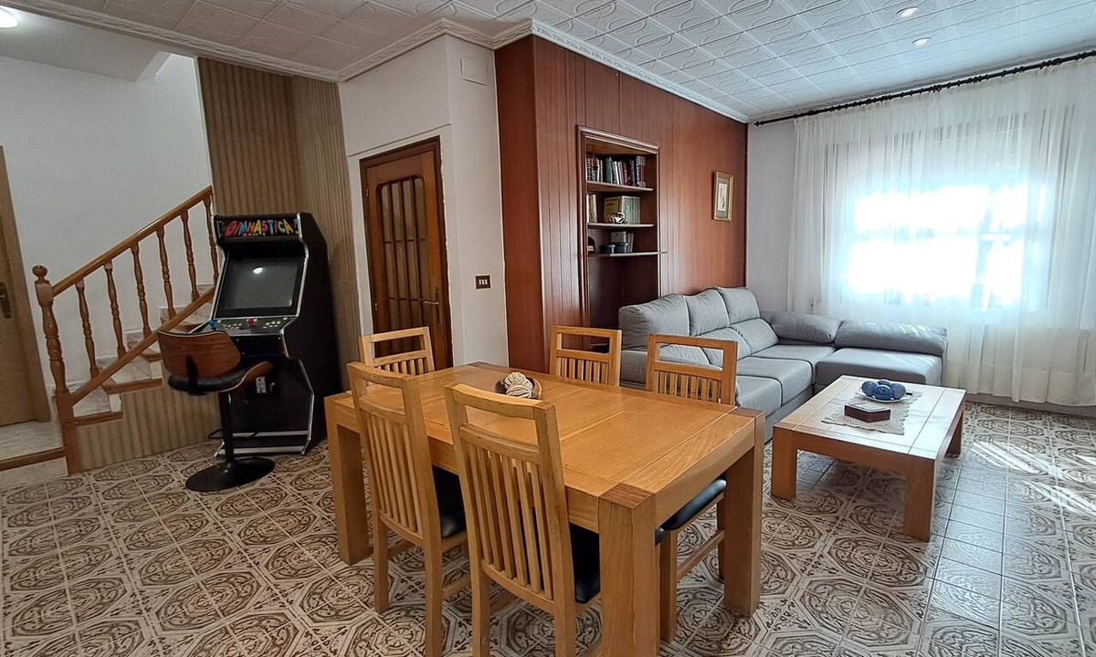 Sagunto House | House in Sagunto. Perfect for families or friends. Air Conditioning, Wi-Fi, Arcade Games.