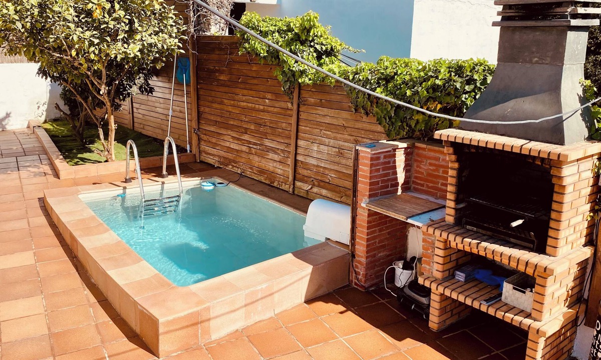 Sant Cugat del Valles Ski Chalet | House with swimming pool next to Barcelona, pets are welcome!
