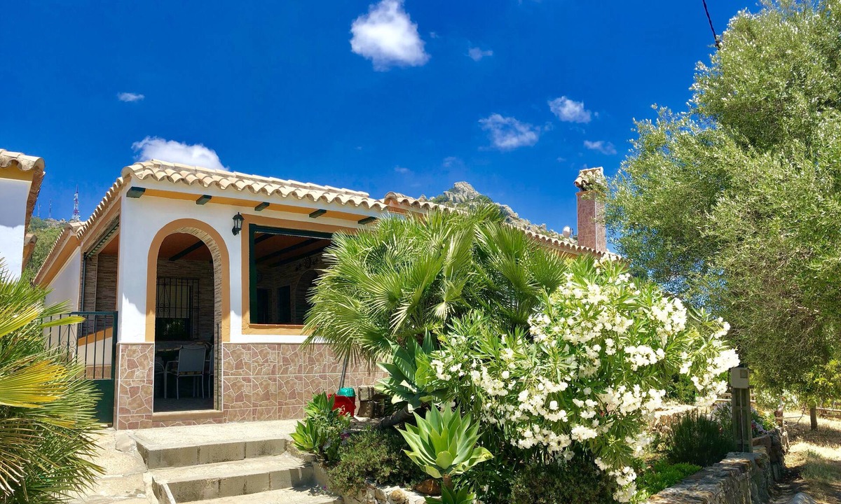 Bolonia House | House with barbecue and fireplace, ideal for summer and winter.