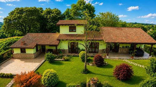 Llamigo Ski Chalet | La Braña en Llanes · Jardín, Playa y Senderismo