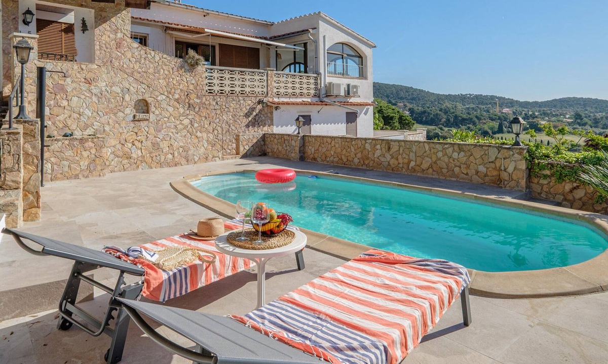 Vall-Llobrega Villa | Large house, pool, AC, parking - 13 guests