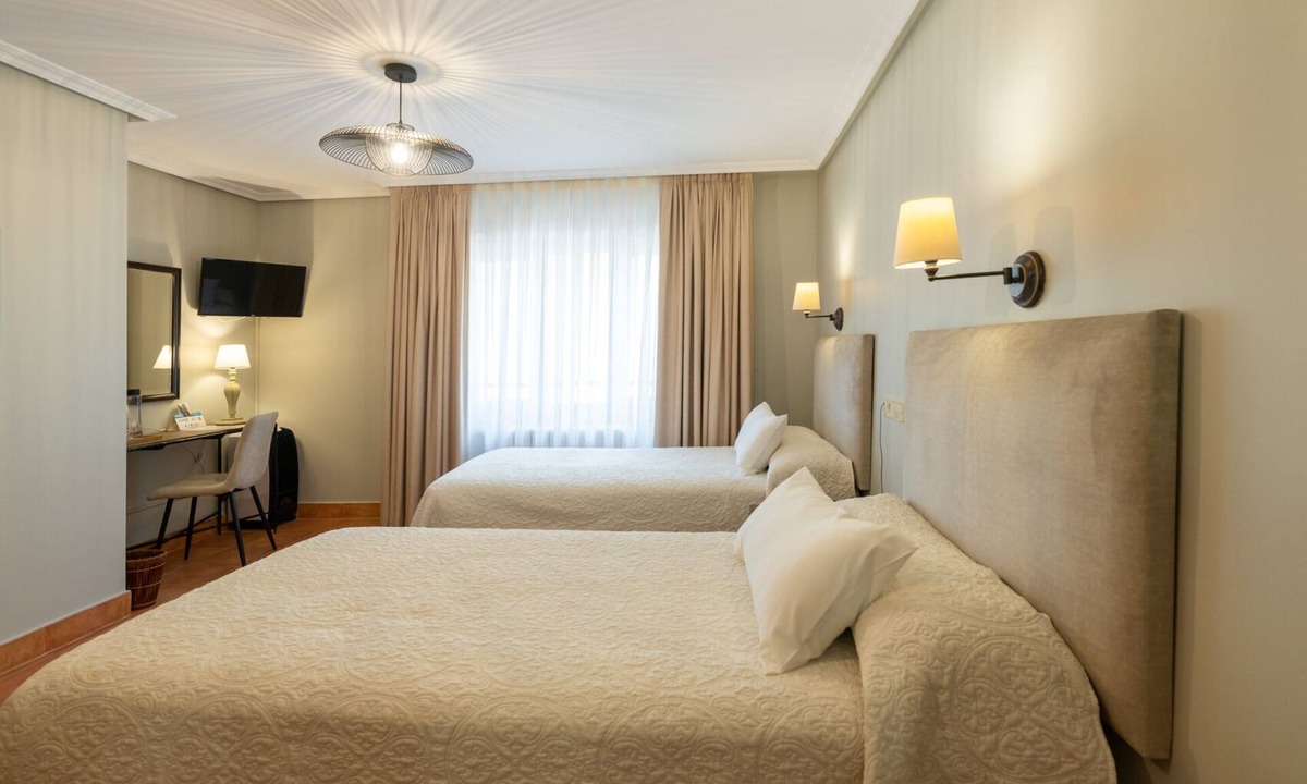 Arenas de Cabrales Hotel | Logis Hotel Restaurante La Casa de Juansabeli