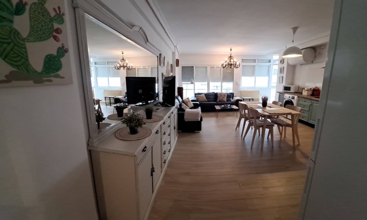 Los Remedios Condo | Los Príncipes II - Apartment near Feria & Park - Family Friendly Sevilla