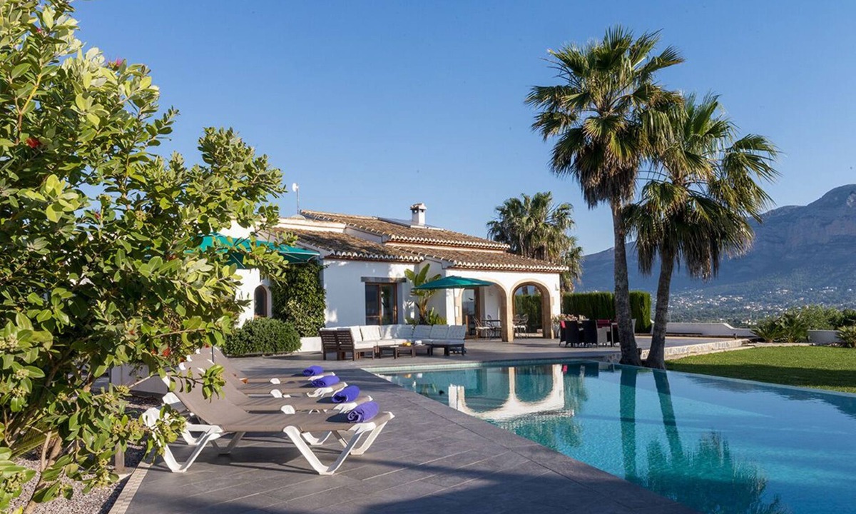 Tarraula Villa | Modern and cheerful villa in Javea, on the Costa Blanca, Spain with private pool for 6 persons