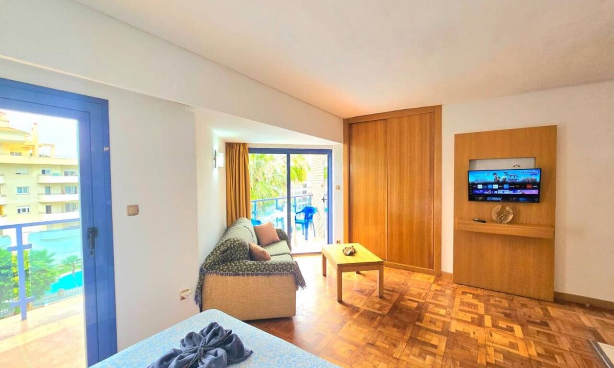 Benalmadena Costa Apartment | Modern studio in Benalmádena with sea view and pool