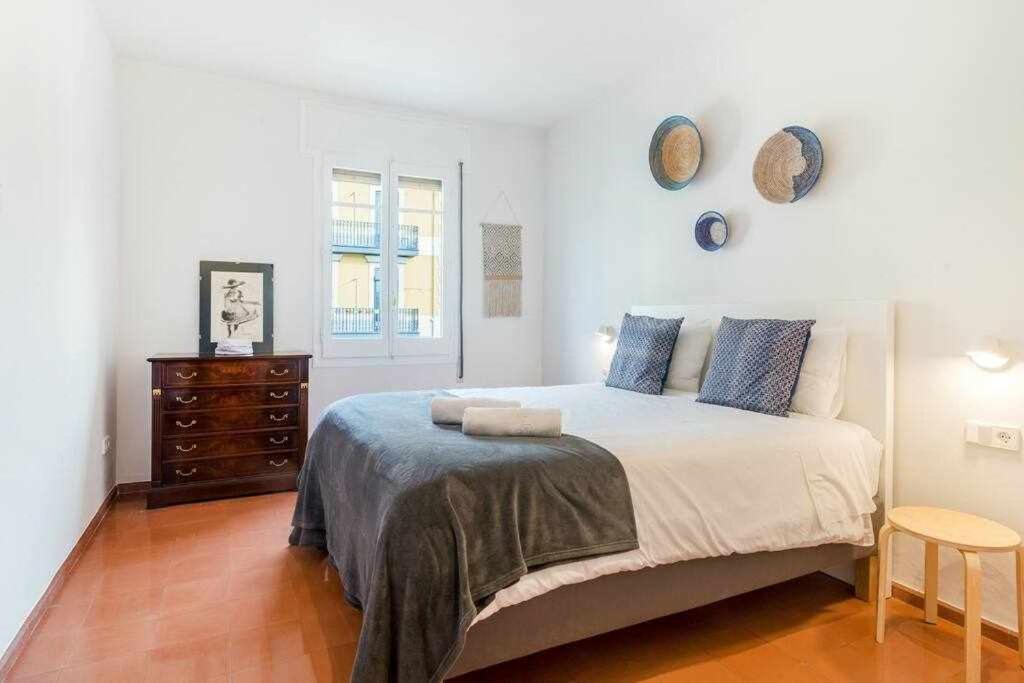Eixample Apartment | New top floor apt with a lot of light & air-con