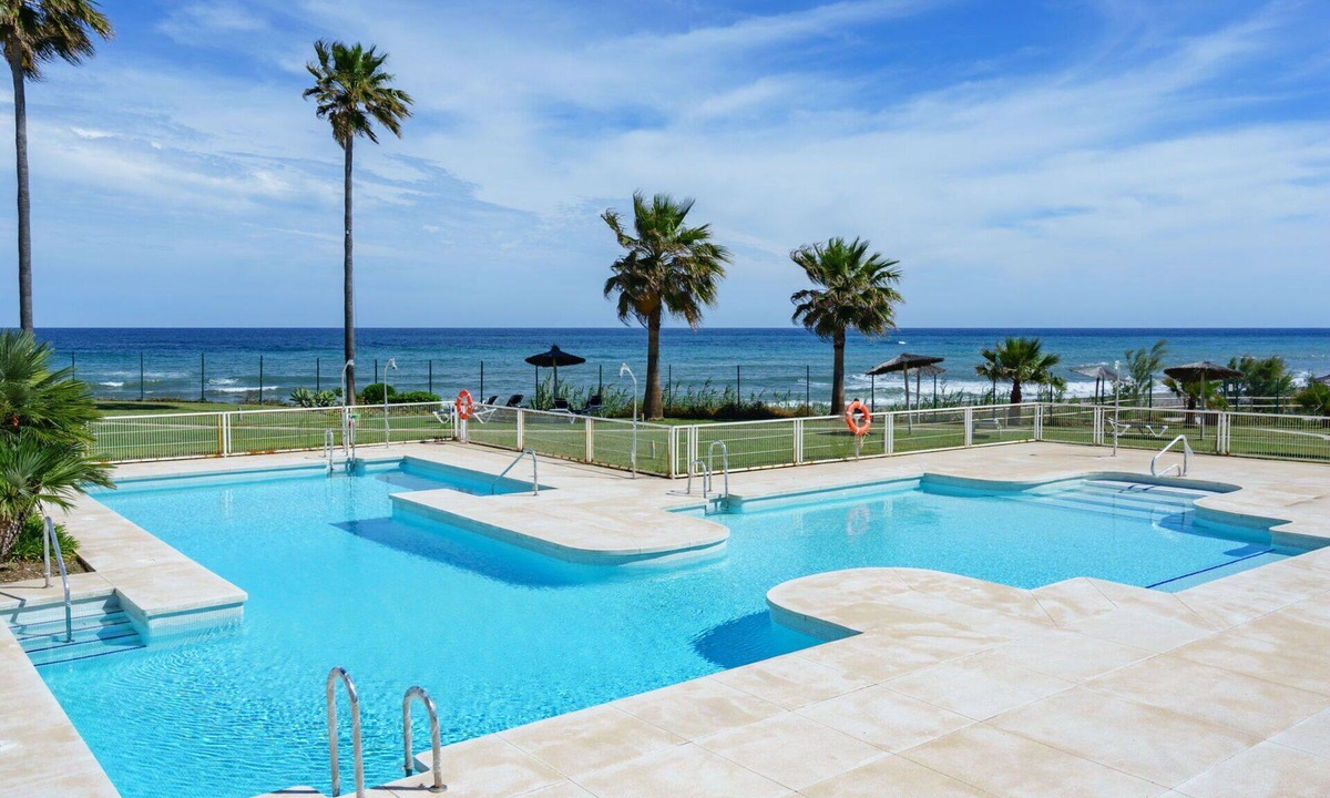 Bahia de Casares Apartment | Nice apartment for 6 people with WIFI, A/C, pool, TV and terrace
