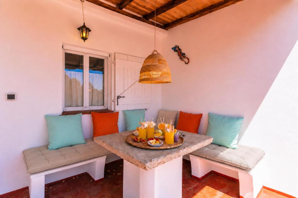 Bolonia Villa | Pájaro del Músico Bolonia Retreat, Pool & Gardens