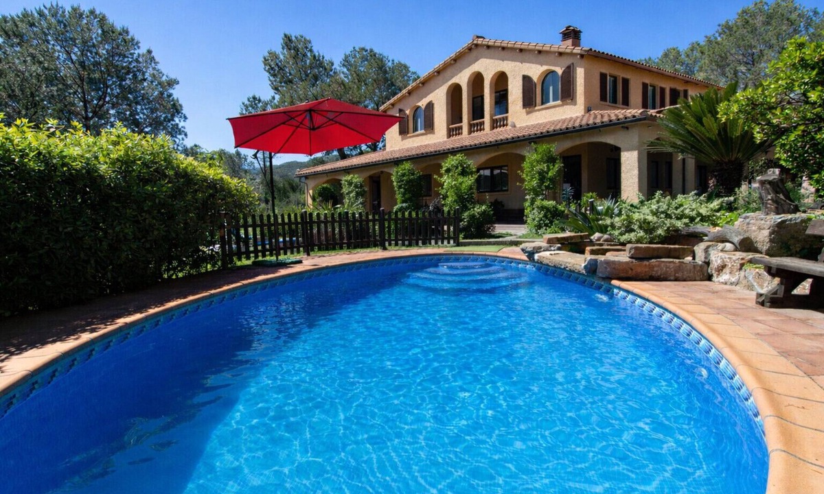 Vacarisses Villa | Peaceful, large garden with pool - 30km from Barcelona!