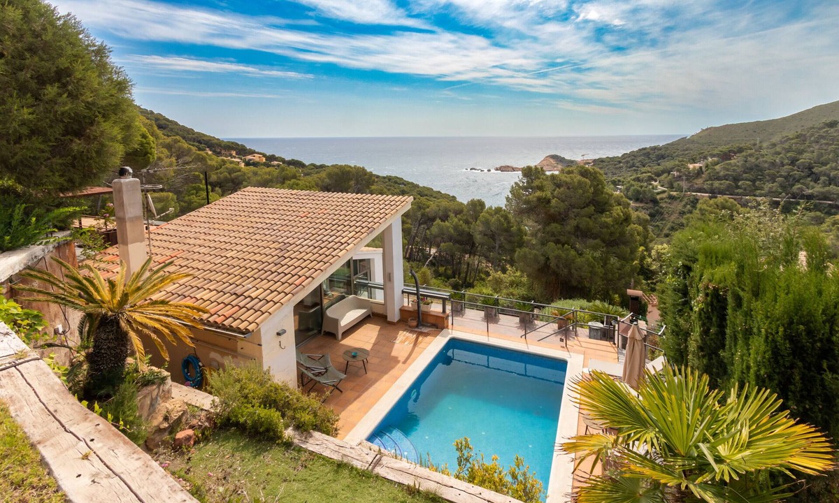 Sa Tuna Villa | Pet-Friendly 'Espectacular Villa en Begur' with Sea View, Pool & Wi-Fi