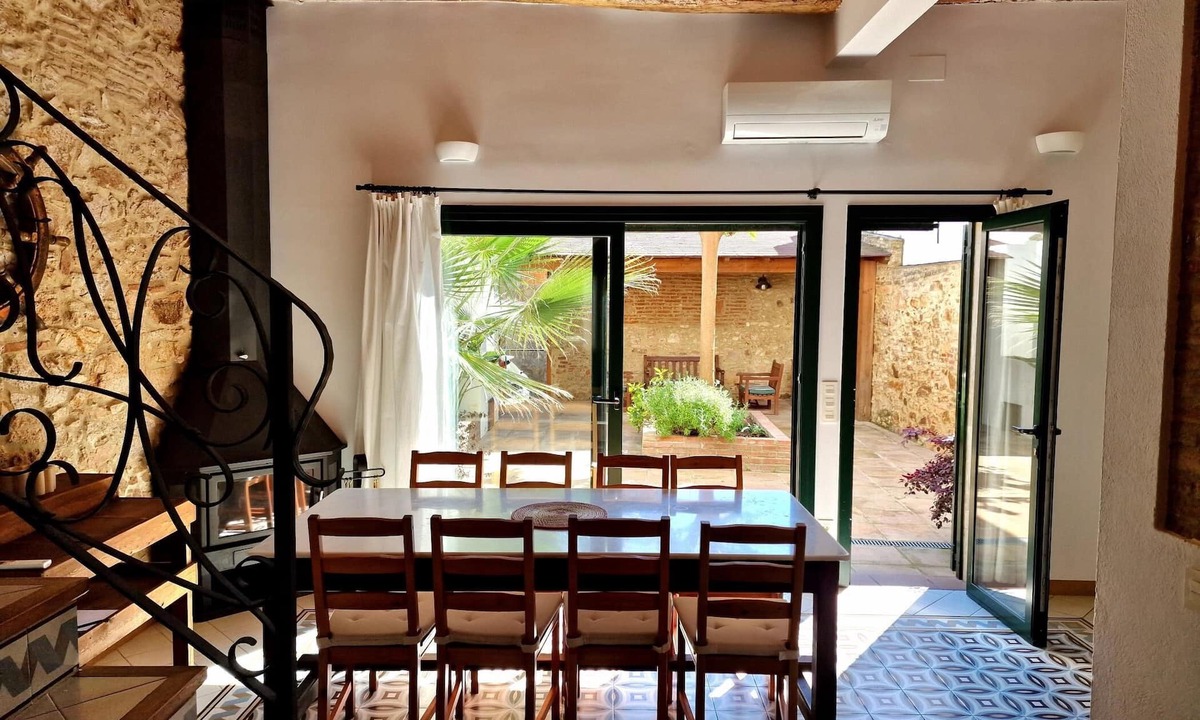 Sant Feliu de Guixols Villa | Pretty village house with free private car park.