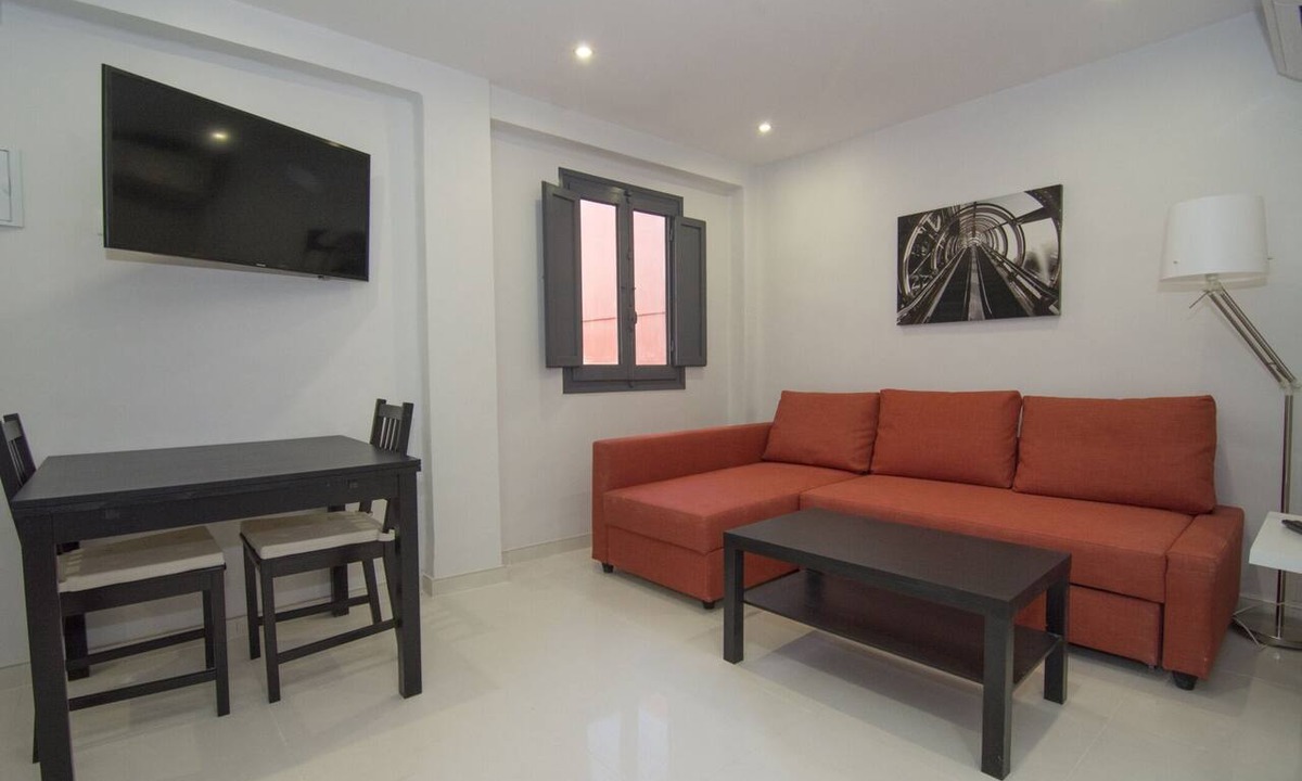 El Cabanyal Apartment | Rental unit in Valencia · ★4.86 · 3 bedrooms · 5 beds · 1 bath
