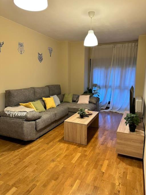 Infiesto Apartment | Rincón Cantábrico - Con vistas al río y a la montaña